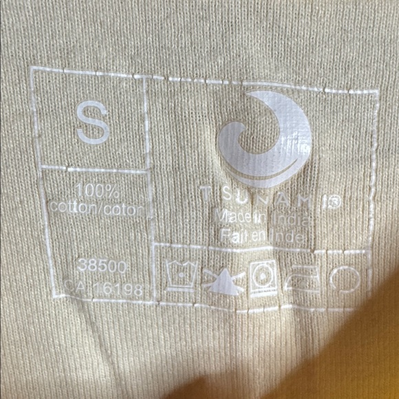 Vintage Y2K Tsunami Floral Butterfly Graphic Tee Cream 100% Cotton Size Small - Picture 3 of 5